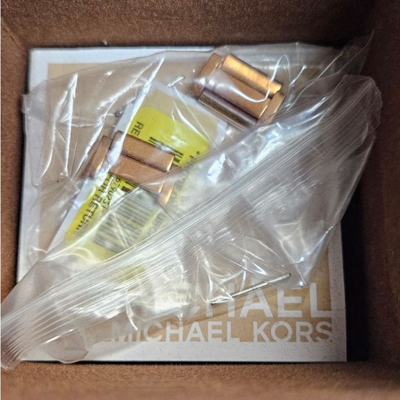 Rose Gold Michael Kors watch - Picture 3 of 6